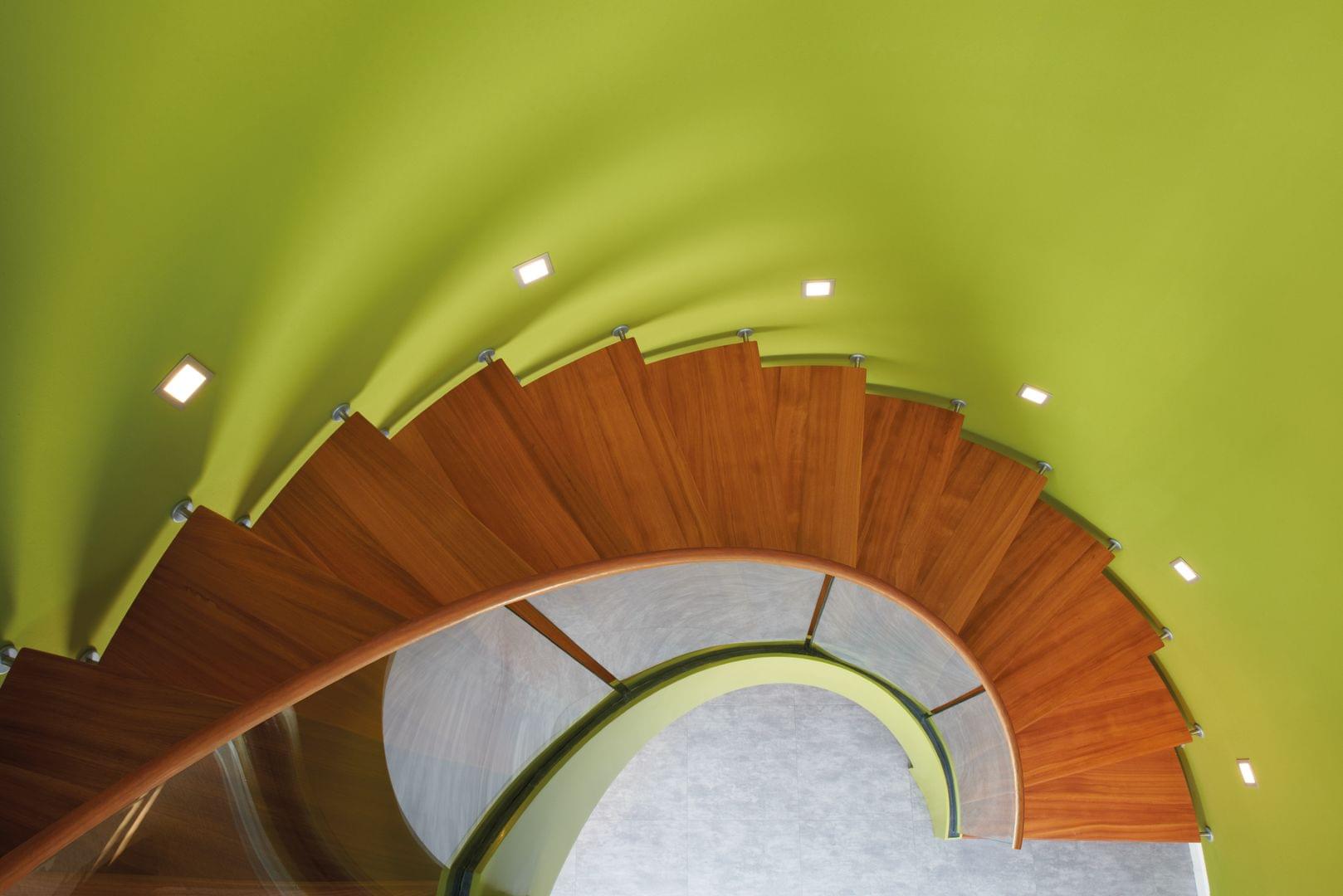 Systemtreppe mit Glasgeländer